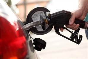 Motoristas mudam de comportamento para reduzir consumo de gasolina após alta do preço